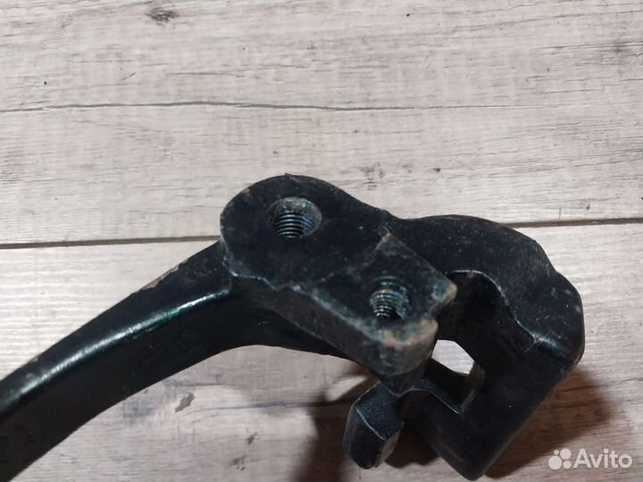 Скоба переднего суппорта Bmw E39