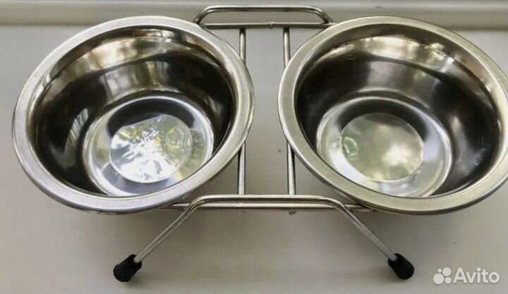 Домик,Лоток,миски,расчетки,игрушки для кошек