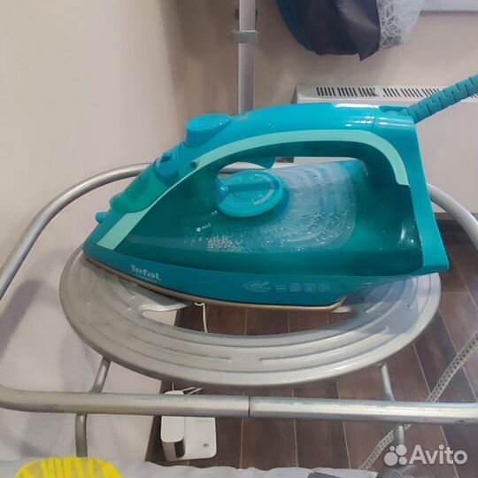 Гладильная доска и утюг