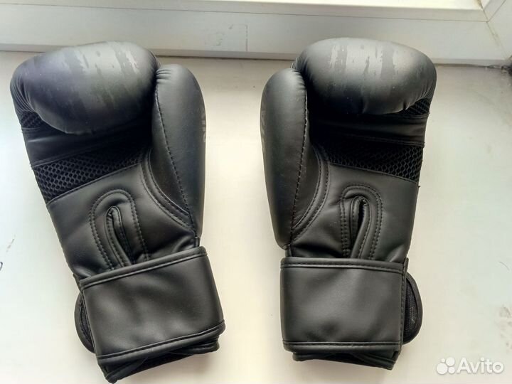 Боксерские перчатки 10 oz