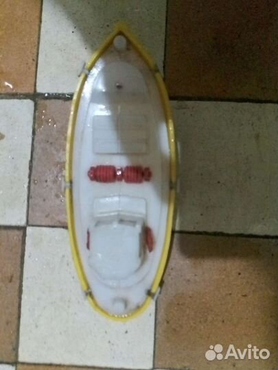 Игрушка кораблик