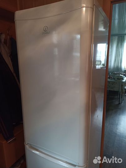 Холодильник indesit