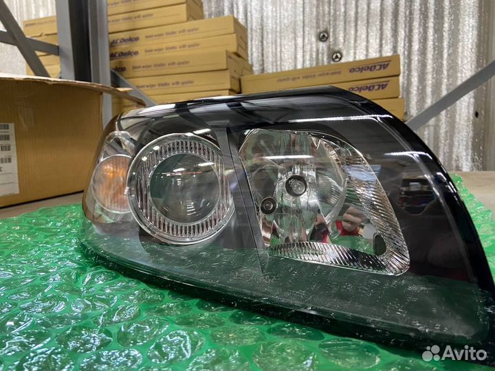 Фара правая Volvo S40 новая оригинал