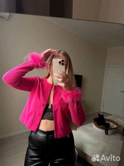 Кардиган укороченный розовый с перьями 42-44