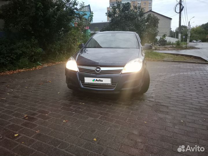 Opel Astra 1.6 МТ, 2011, 287 200 км
