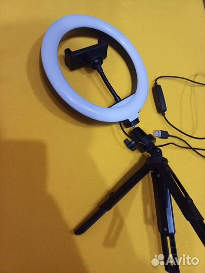 Кольцевая лампа настольная