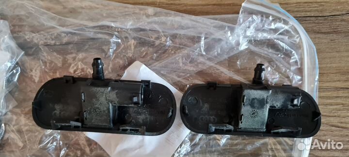 Форсунка омывателя стекла Audi Q3 с подогревом