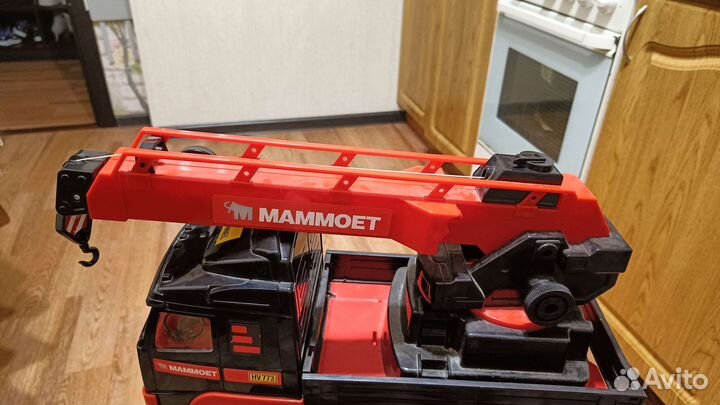 Машина с краном