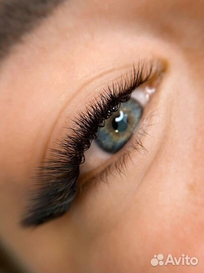 Наращивание ресниц в салоне