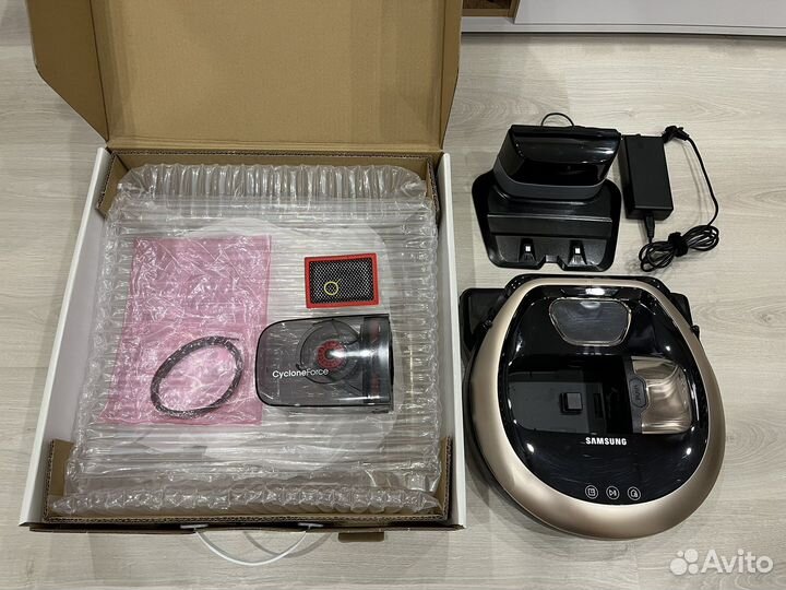 Робот пылесос Samsung PowerBot VR7000