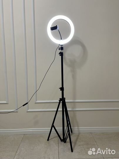 Кольцевая лампа со штативом