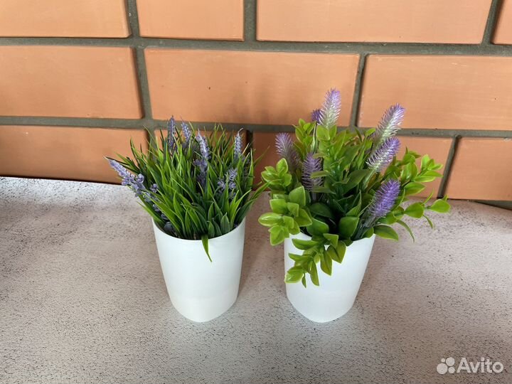 Искусственные цветы в кашпо