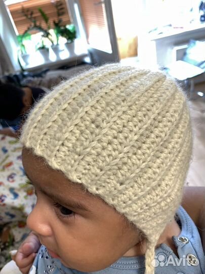 Шапка из шерсти мириноса на новорожденного