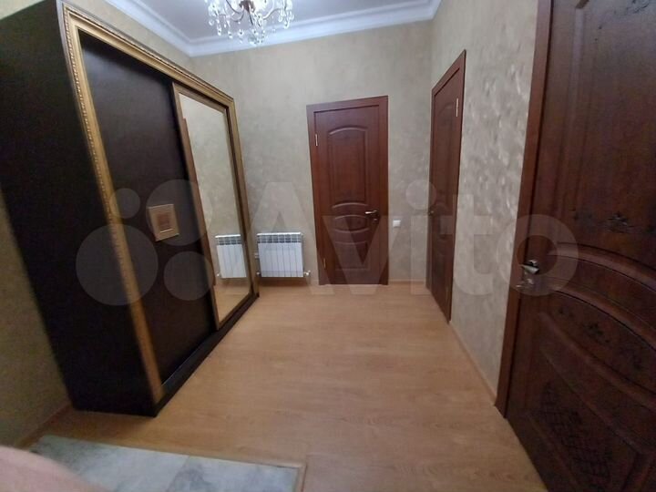 2-к. квартира, 80 м², 1/10 эт.