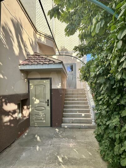 Коттедж 1330 м² на участке 10 сот.