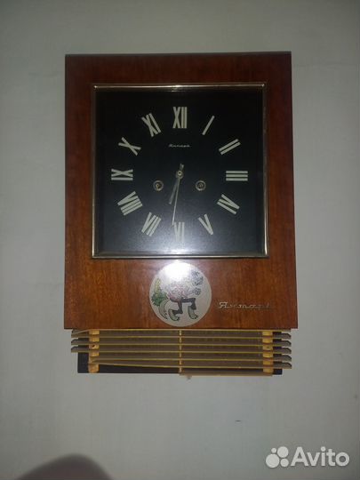 Часы янтарь