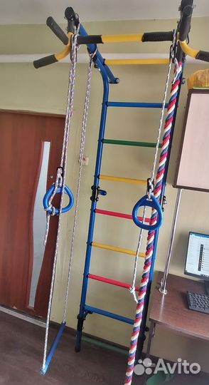 Шведская стенка с турником и брусьями