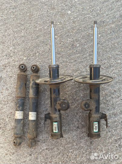 Амортизатор Toyota Rav4 III 2008г