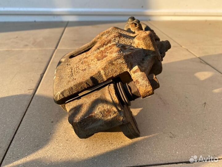 Тормозной суппорт перед лев Kia Ceed (ED)