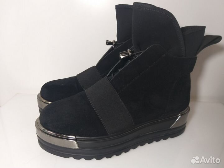 2168*(57) Ботинки фирмы Inario 36 размера