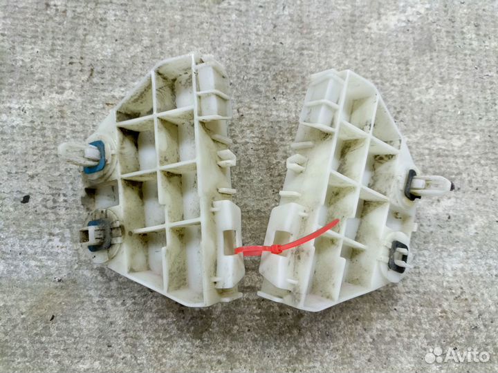 Крепления заднего бампера Toyota Corolla E150