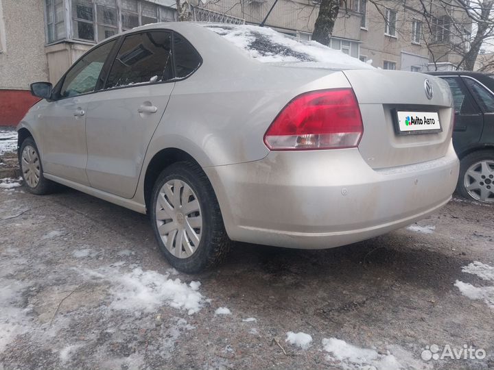 Volkswagen Polo 1.6 AT, 2012, битый, 88 000 км