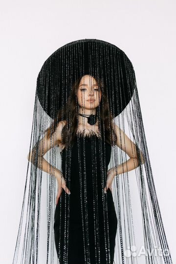 Шляпа с нитями для фотосессии