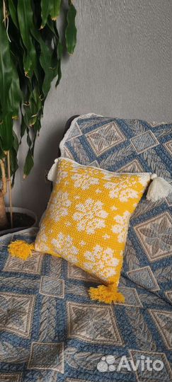Подушка вязанная
