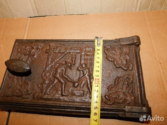 Антикварная, чугунная,красивая топочная дверца ри