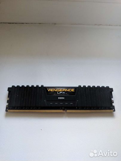 Оперативная память Corsair DDR4 8GB 2400Mhz