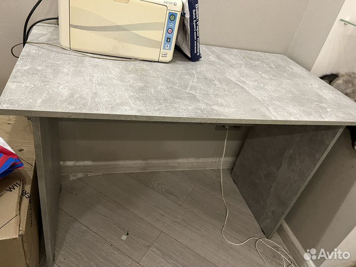 Письменный стол