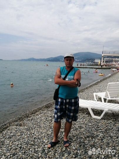 Водитель курьер на своём автомобиле