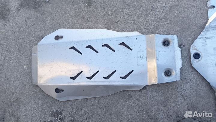 Защита двигателя и коробки Инфинити