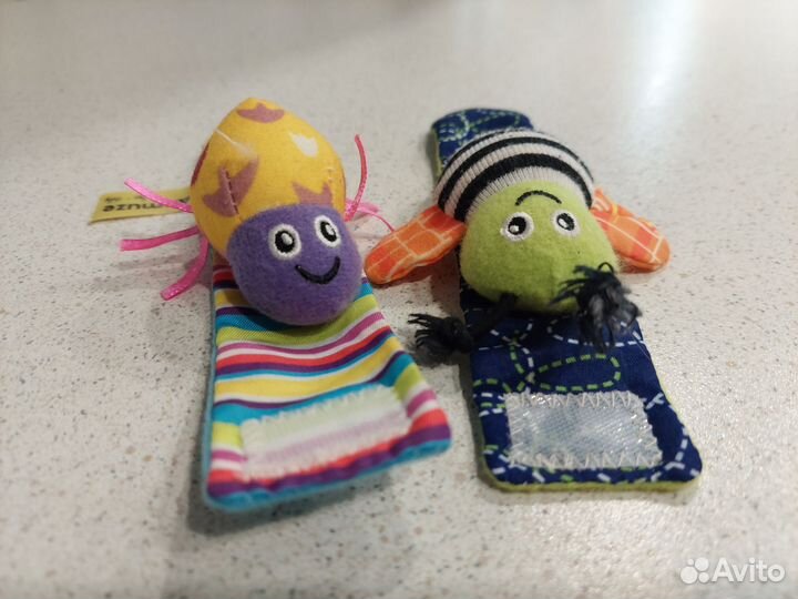 Шлем мягкий для малыша и носки-погремушки