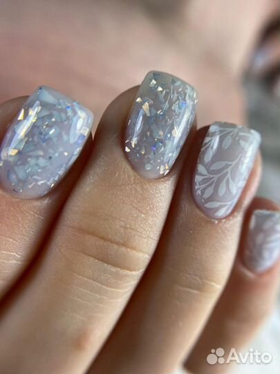 Модель на маникюр