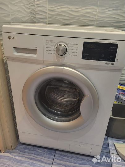 Стиральная машина LG F2J3NS1W белая