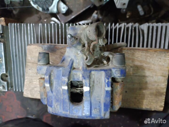 Задний правый суппорт Mazda Mazda 3 (BK)