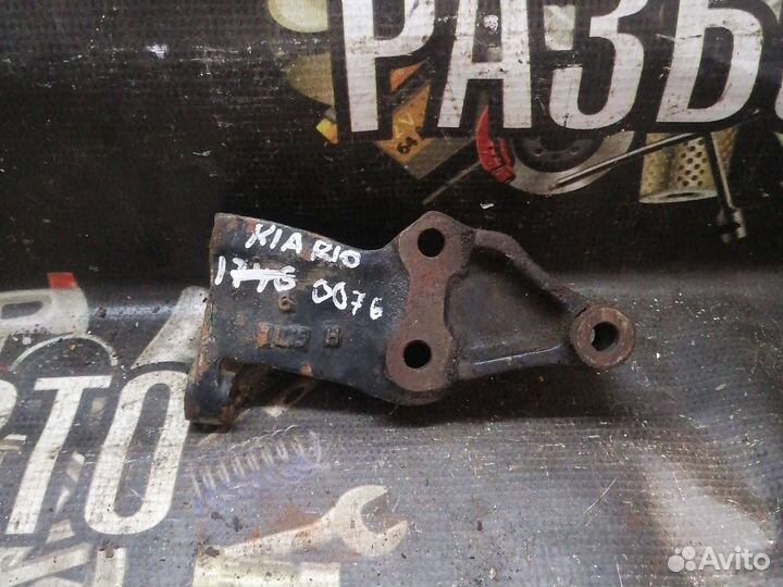 Кронштейн генератора Kia Rio 1