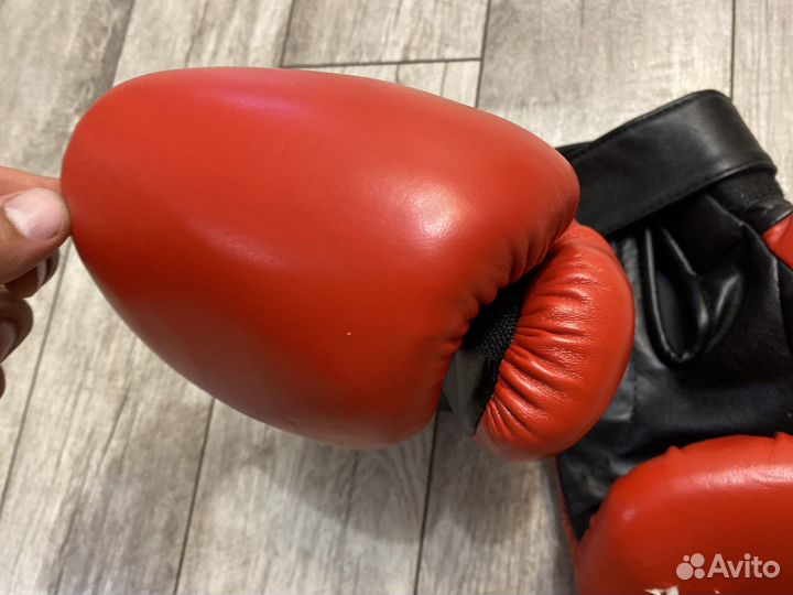 Боксерские перчатки