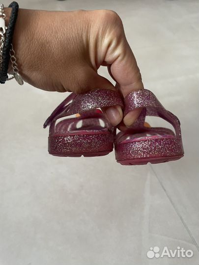 Сандалии для девочки crocs C9