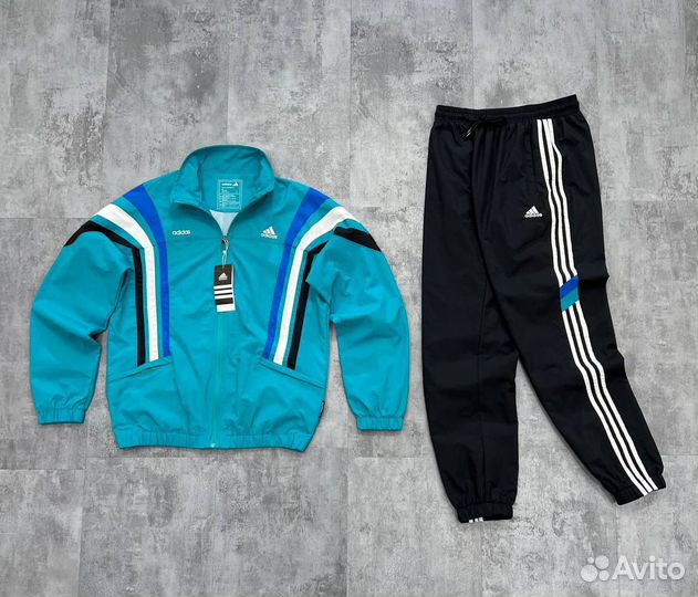 Спортивный костюм adidas