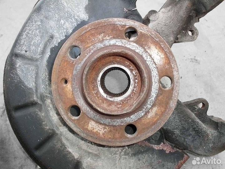 Кулак поворотный правый в сборе VW Polo 04г 1.4 16