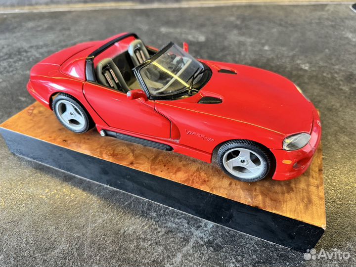 Dodge Viper 1:18 Burago