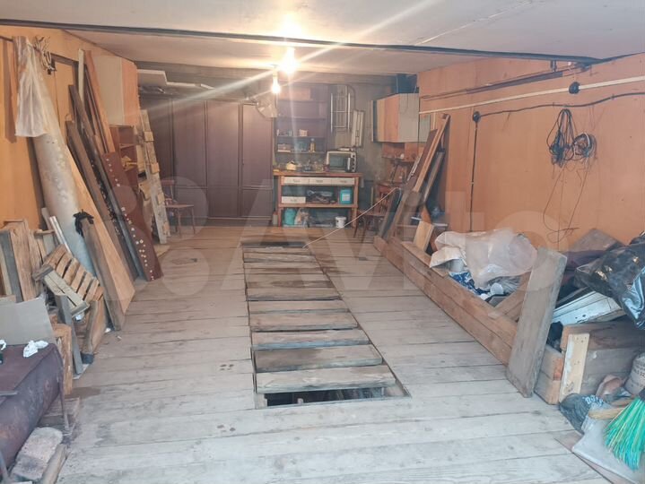 Гараж, > 30 м²