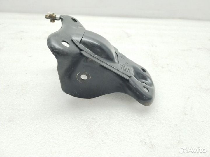 Кронштейн балки задний правый Skoda Octavia A7