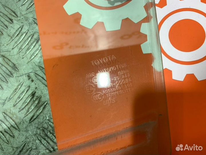 Стекло двери переднее левое Toyota Rav4 ACA30