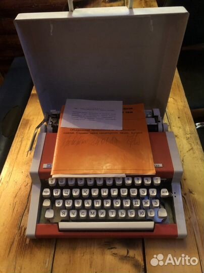 Пишущая машинка Unis tbm de luxe, Daro в коже