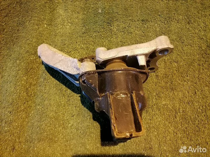 Опора двигателя (подушка двс) правая 50820-SNB-J01