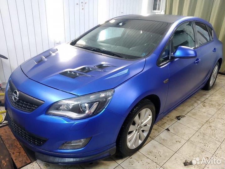 Капот с жабрами Opel Astra J