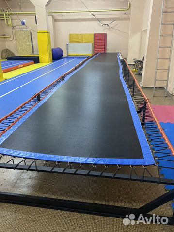Акробатическая батутная дорожка